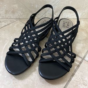 Naturalizer womens sandal size 7M never worn !!